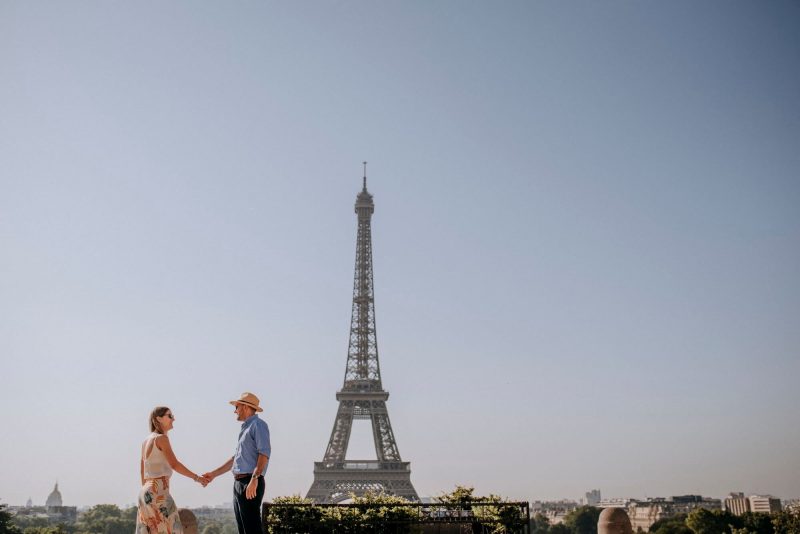 couple in tour eiffel