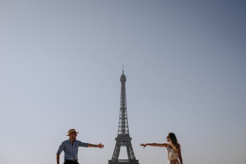 couple in tour eiffel